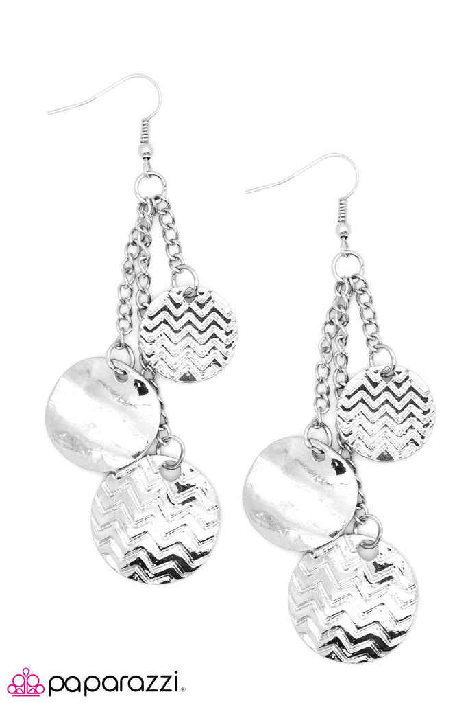 Paparazzi " Paparazzi "Prim and Patterned Silver" earring