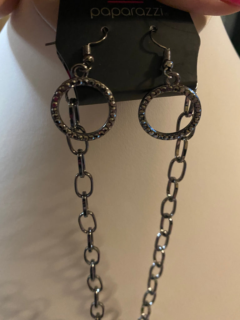 All in favor online black necklace paparazzi