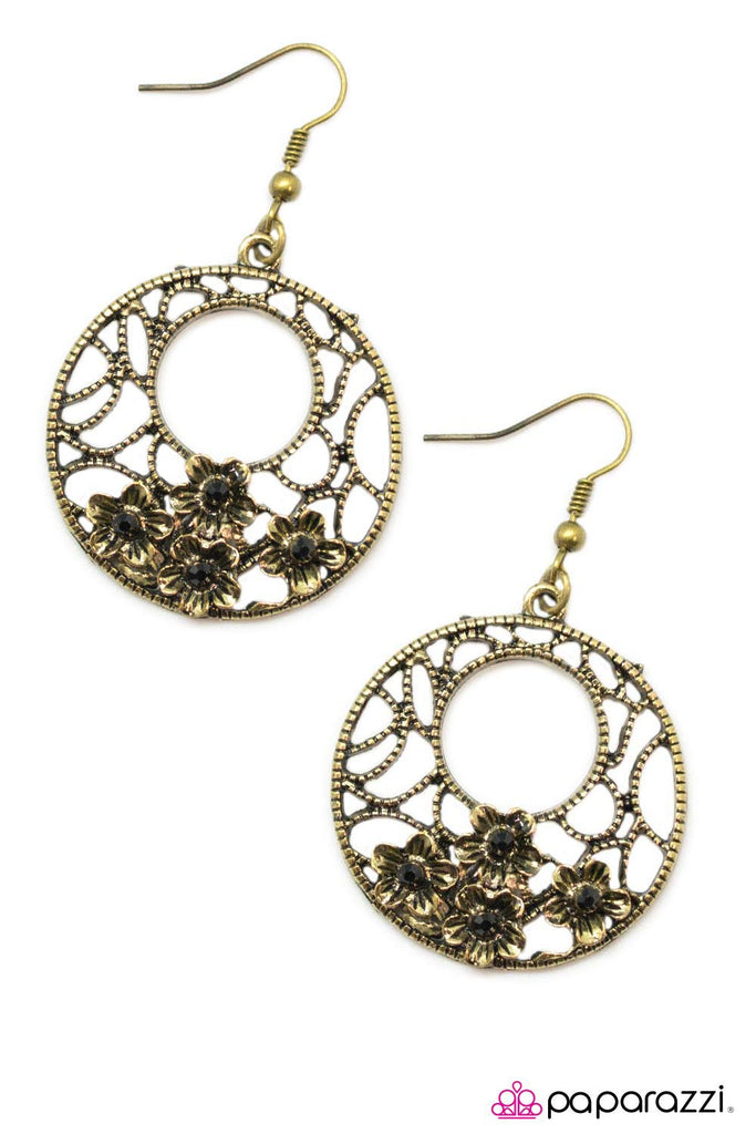 Paparazzi "Dixie Chick Brass" earring