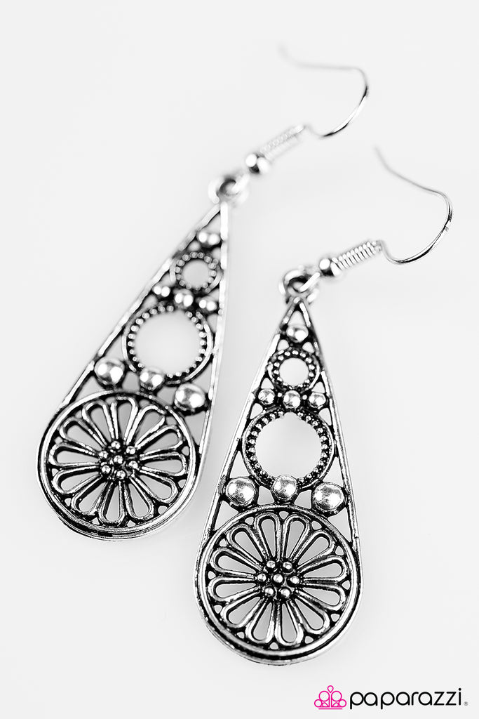 Paparazzi "Let It Bloom Silver" earring