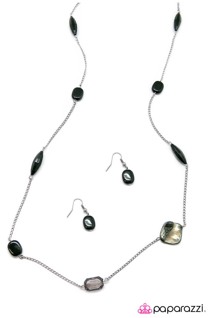 Move it on over black necklace paparazzi Clearance