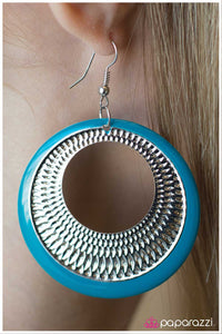 Paparazzi "Making Waves" earring Paparazzi Jewelry