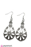 Paparazzi "Daisy Chain" earring Paparazzi Jewelry
