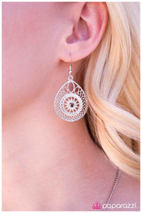 Paparazzi "In the Details - Silver" earring Paparazzi Jewelry