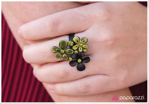 Paparazzi "How Does Your Garden Grow?" Green Ring Paparazzi Jewelry