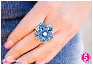 Paparazzi "Fluidly Flowering" ring Paparazzi Jewelry