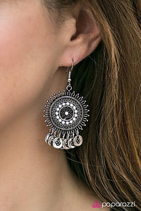 Paparazzi "Sonoran Sunshine" White Earrings Paparazzi Jewelry