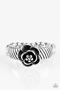 Paparazzi "Fleur de Fabulous" Silver Floral Design Ring Paparazzi Jewelry