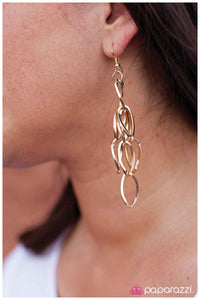 Paparazzi "Picture Perfect - Gold" earring Paparazzi Jewelry