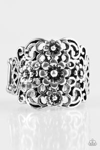 Paparazzi VINTAGE VAULT "Divinely Daisy" Silver Ring Paparazzi Jewelry