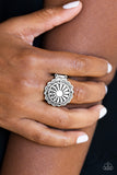 Paparazzi VINTAGE VAULT "Daringly Daisy" White Ring Paparazzi Jewelry