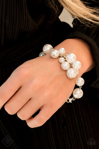 Paparazzi VINTAGE VAULT "Girls in Pearls" FASHION FIX White Bracelet Paparazzi Jewelry