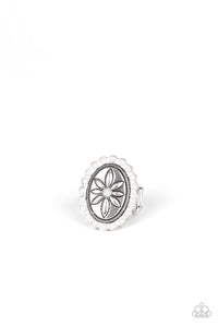 Paparazzi VINTAGE VAULT "Garden Paradise" White Ring Paparazzi Jewelry