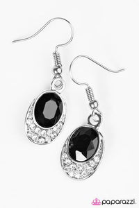 Paparazzi VINTAGE VAULT "As Humanly Posh-ible" Black Earrings Paparazzi Jewelry