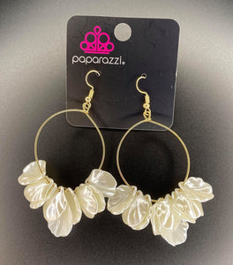 Paparazzi "Sailboats And Seashells" Gold Fashion Fix Exclusive Earrings Paparazzi Jewelry