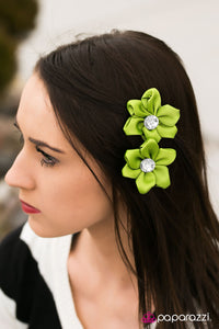 Paparazzi "A Tale of Two Daisies" Green Hair Clip Paparazzi Jewelry