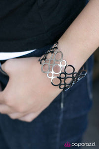 Paparazzi "Circle Back Around - Black" bracelet Paparazzi Jewelry