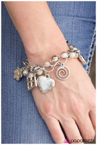Paparazzi "Collecting My Thoughts - White" bracelet Paparazzi Jewelry