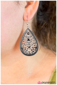 Paparazzi "In the Presence of Greatness  - Black " earring Paparazzi Jewelry