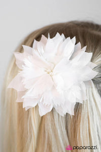 Paparazzi "Jane Doe - White" hair clip Paparazzi Jewelry