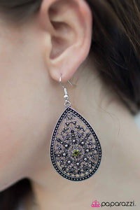 Paparazzi "My Queen - Green" earring Paparazzi Jewelry