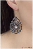 Paparazzi "My Queen - White" earring Paparazzi Jewelry