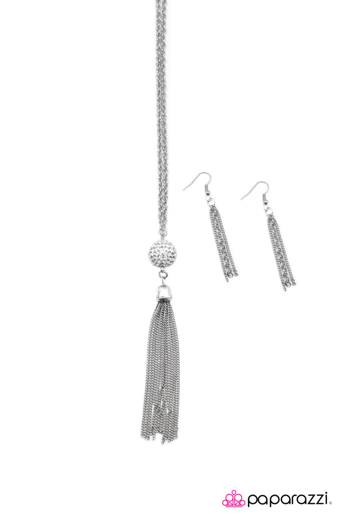 Paparazzi "New Years Eve" necklace