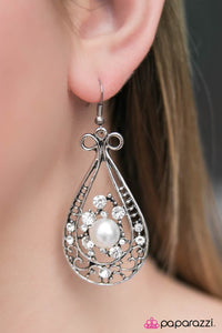 Paparazzi "Oh, Pretty Woman" earring Paparazzi Jewelry