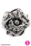 Paparazzi "PRIM Queen" ring Paparazzi Jewelry