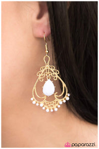 Paparazzi "Queen Of Spades - White" earring Paparazzi Jewelry