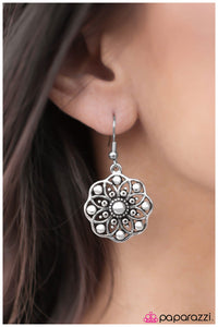 Paparazzi "Summer Getaway" earring Paparazzi Jewelry