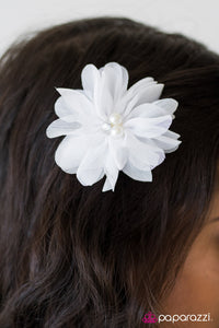 Paparazzi "Summer Sweetheart" hair clip Paparazzi Jewelry