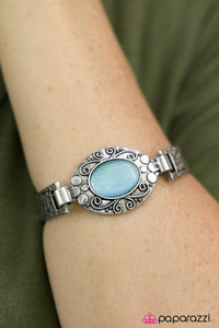 Paparazzi "The GLOW-Getter" Blue Bracelet Paparazzi Jewelry