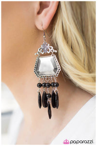 Paparazzi "The Royal Treatment" Black Earrings Paparazzi Jewelry