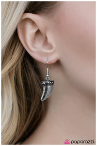 Paparazzi "White Fang" earring Paparazzi Jewelry