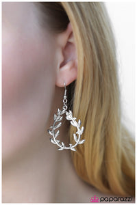 Paparazzi "Willow Creek" earring Paparazzi Jewelry