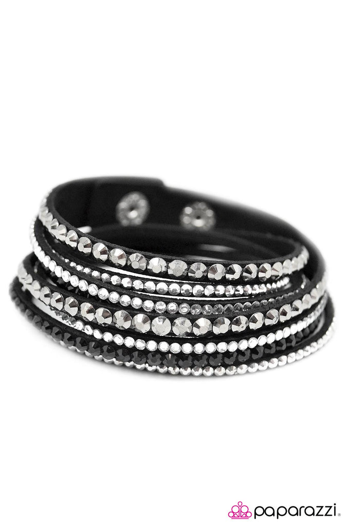 Paparazzi "Wrapped Around Her Finger" bracelet